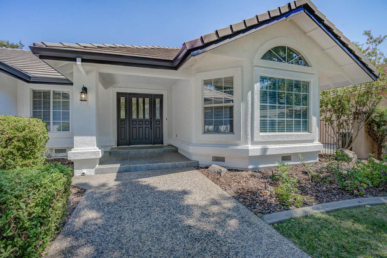 3815 Eagle Pkwy - Photo 1