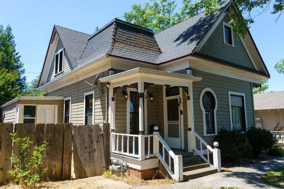 1123 Jackson St - Photo 1