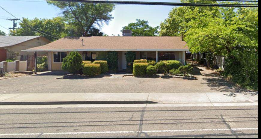 1321 E Cypress Ave - Photo 1