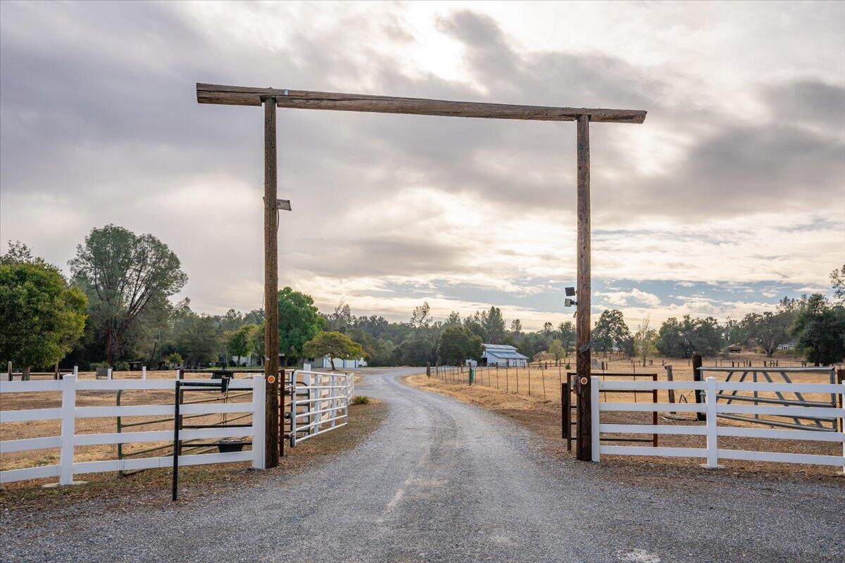 18346 Cheryl Lane - Photo 1