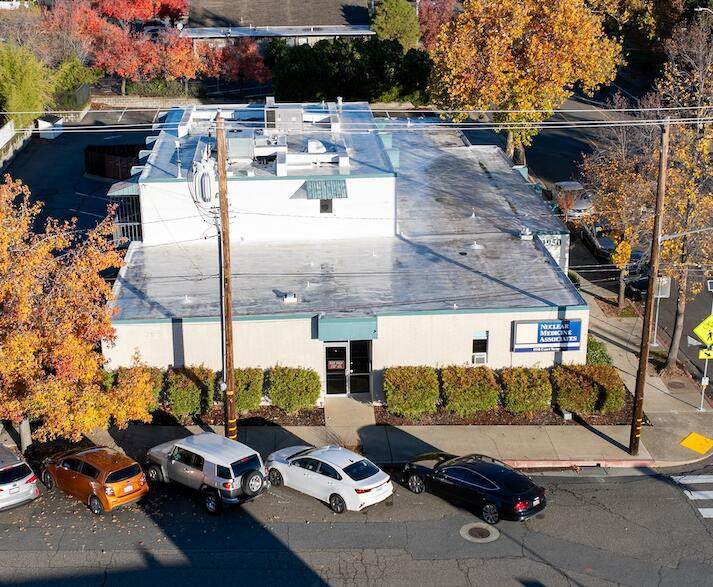 1950 Court Street - Photo 1