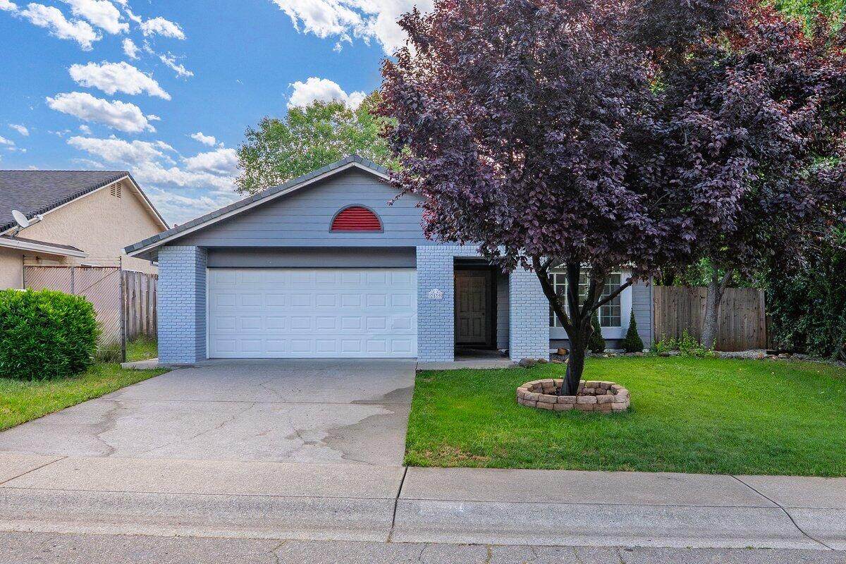 2539 Yana Avenue - Photo 1
