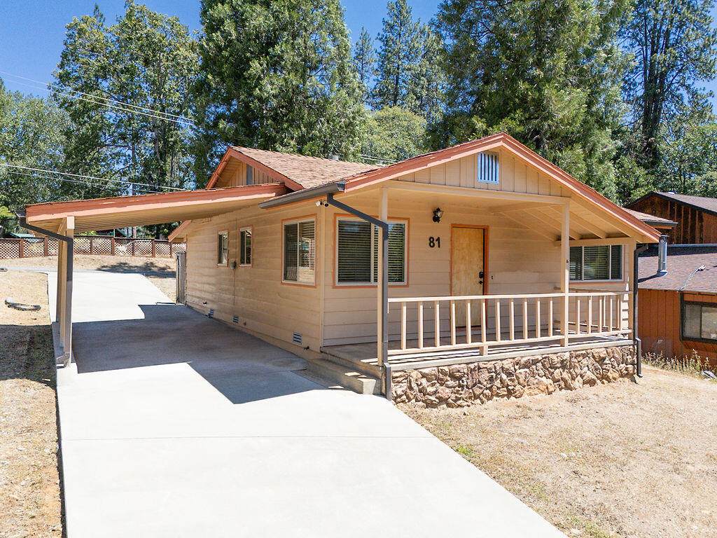 81 Hawthorne Street - Photo 1