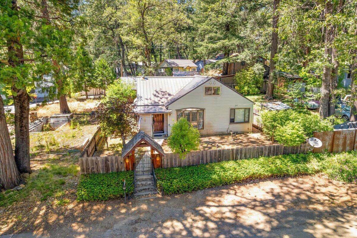 4421 Dunsmuir Avenue - Photo 1