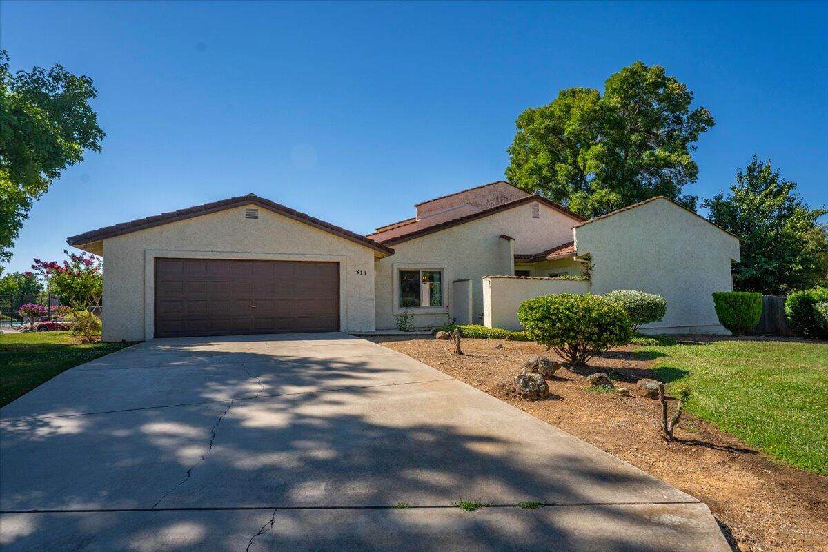 811 Tanglewood Drive - Photo 1