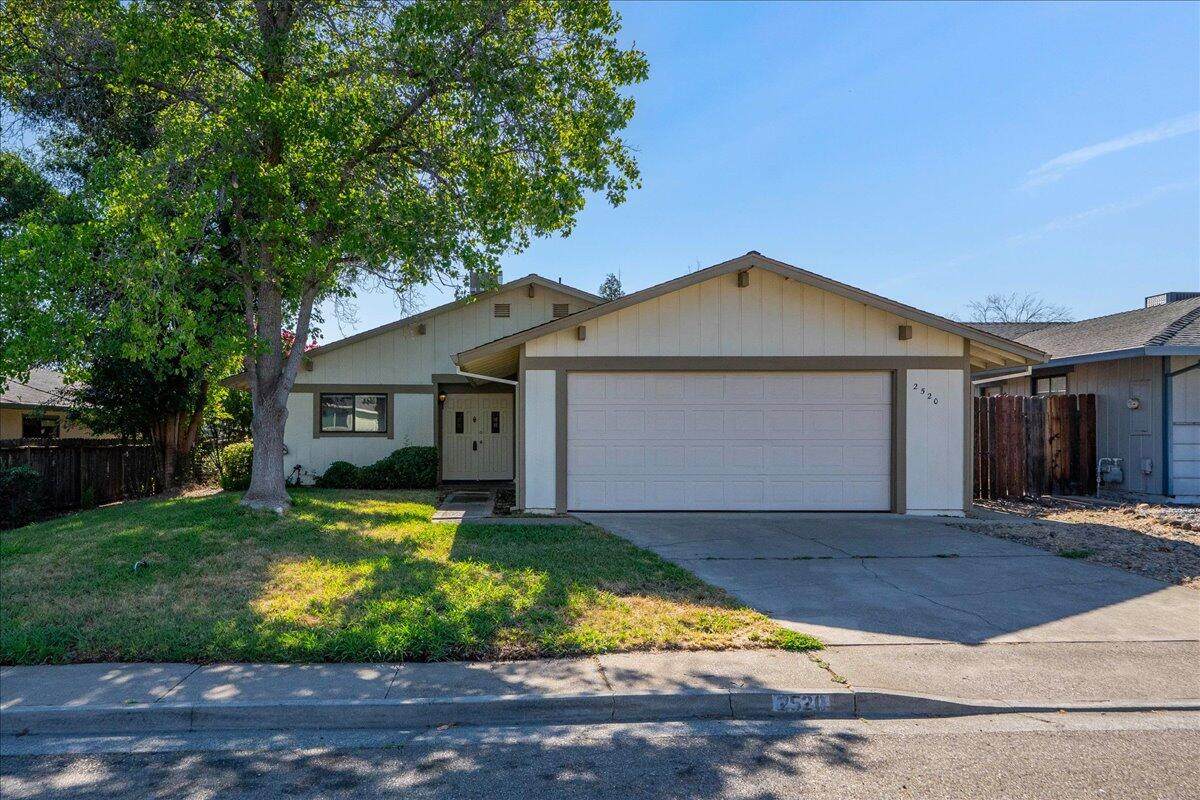 2520 Oriole Drive - Photo 1