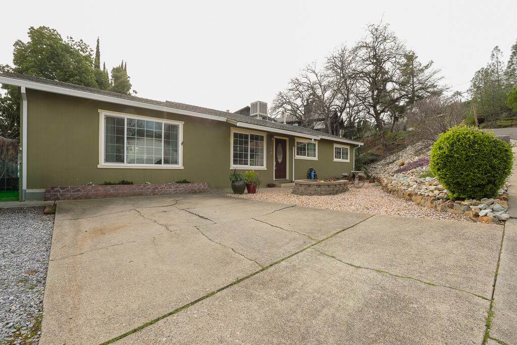 3345 Oakwood Place - Photo 1
