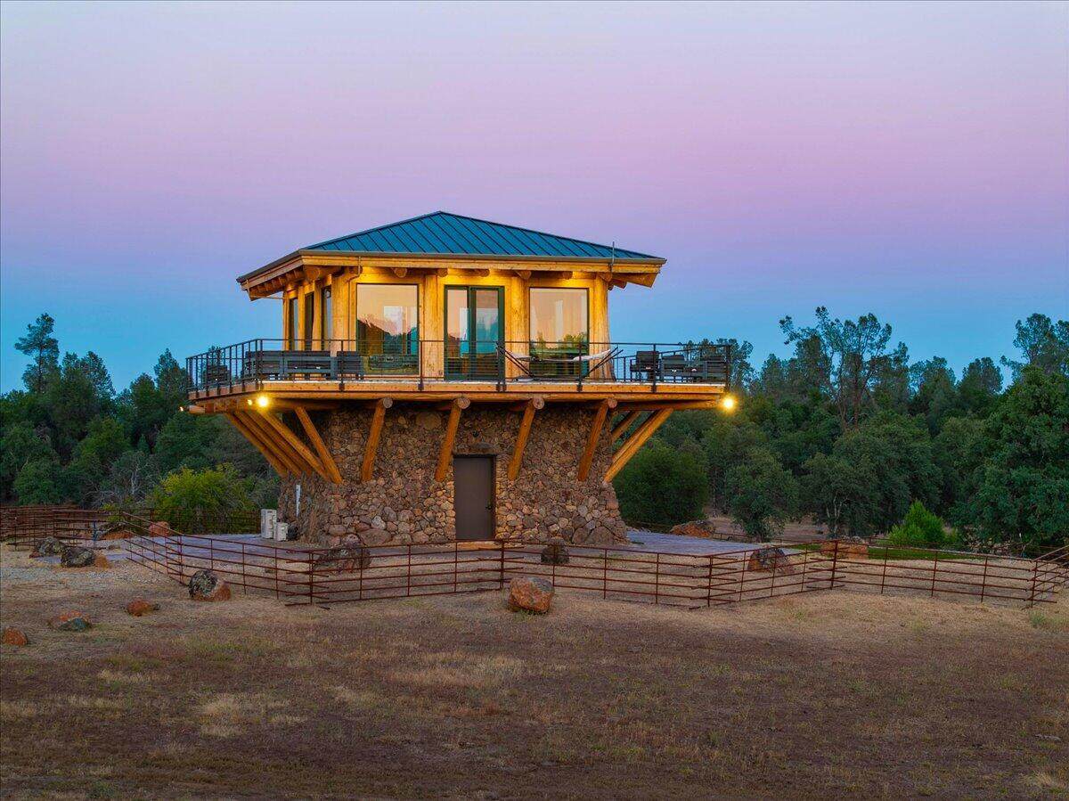 8499 Simmons Road - Photo 1