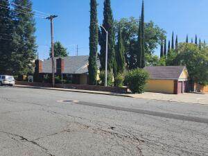 2449 Court Street - Photo 1