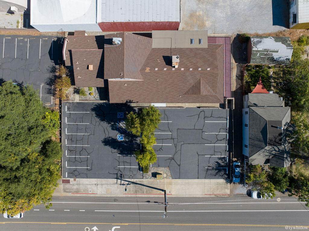 2321 Court Street - Photo 1
