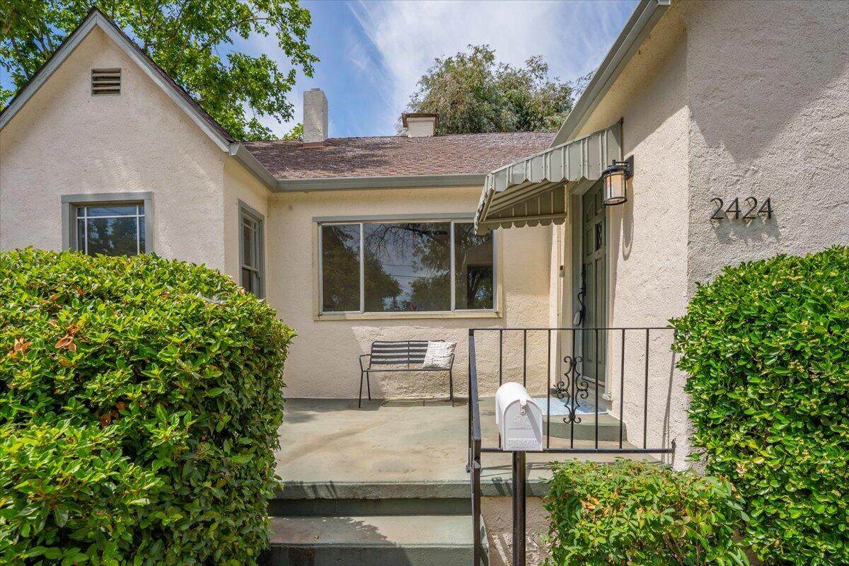 2424 Shasta Street - Photo 1