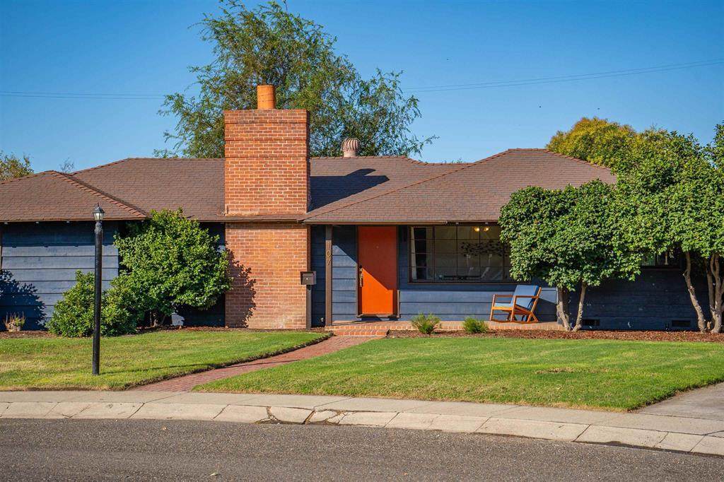 107 Sherman Drive - Photo 1