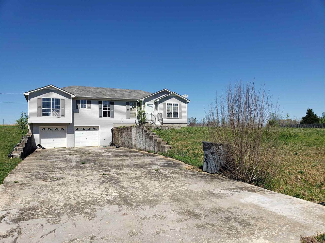 75 Julie Dr - Photo 1