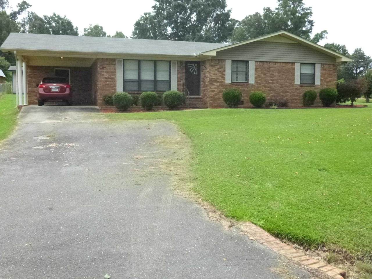 305 West Dr - Photo 1