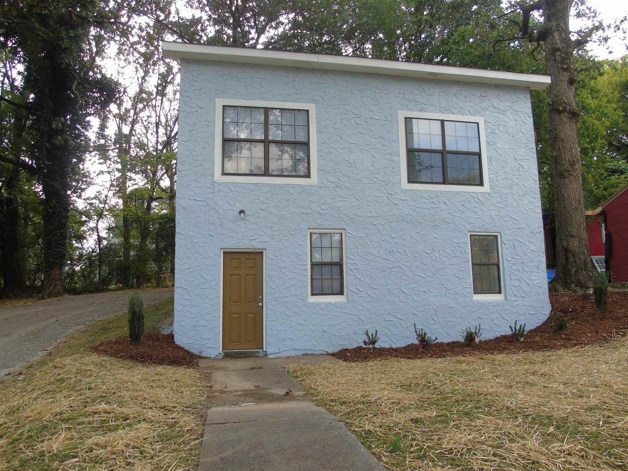 624 Simpson St - Photo 1
