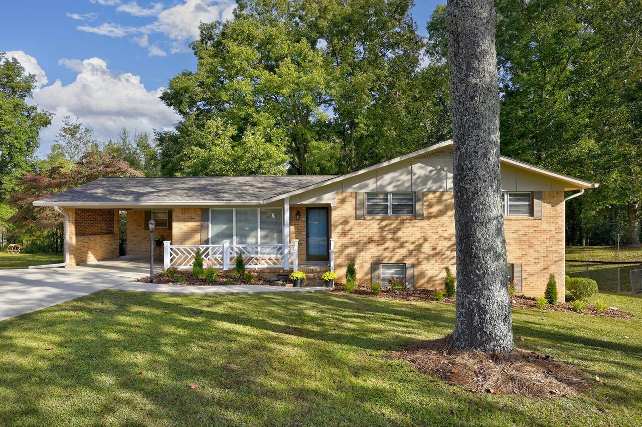 1719 Pinewood Dr - Photo 1
