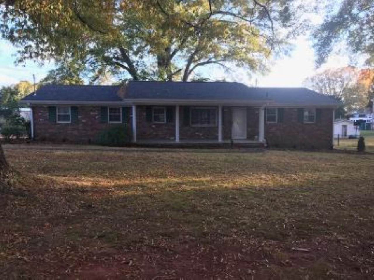 813 Volunteer Dr - Photo 1