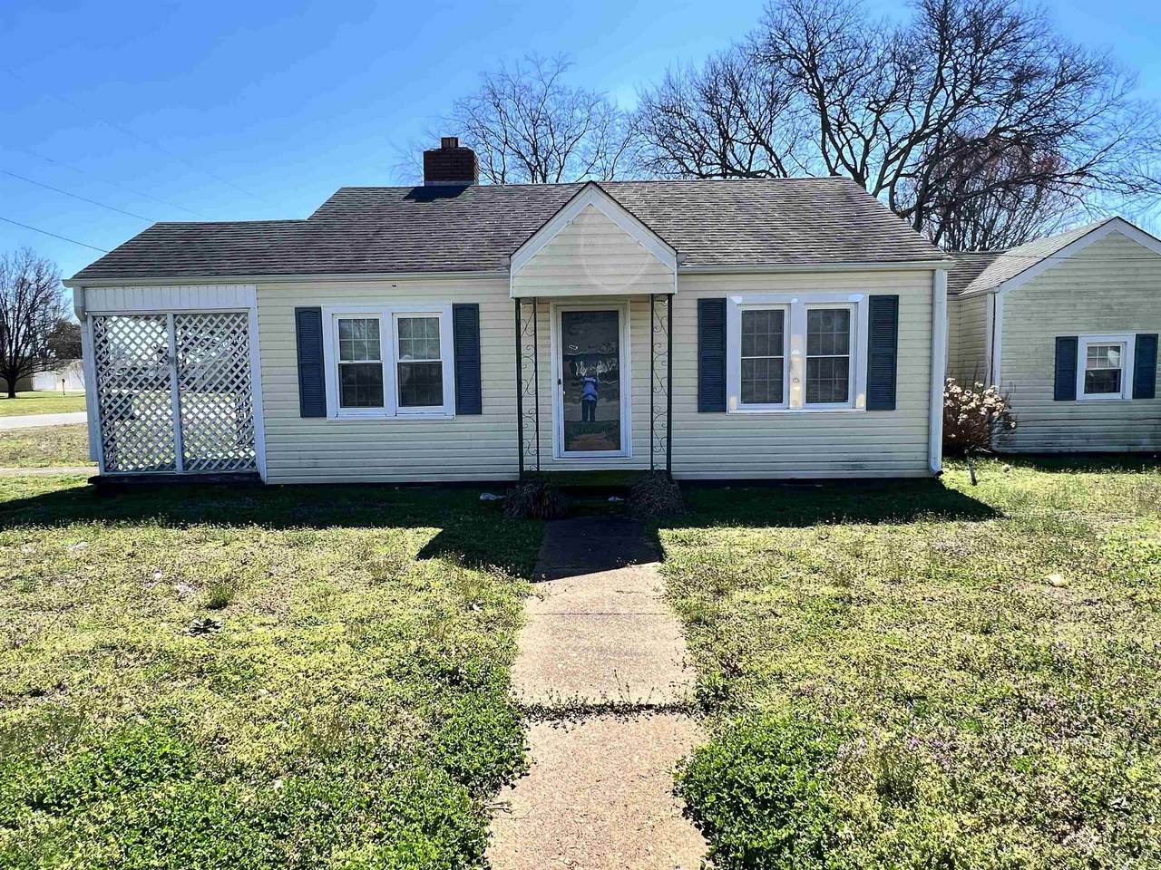 408 Sixth St - Photo 1
