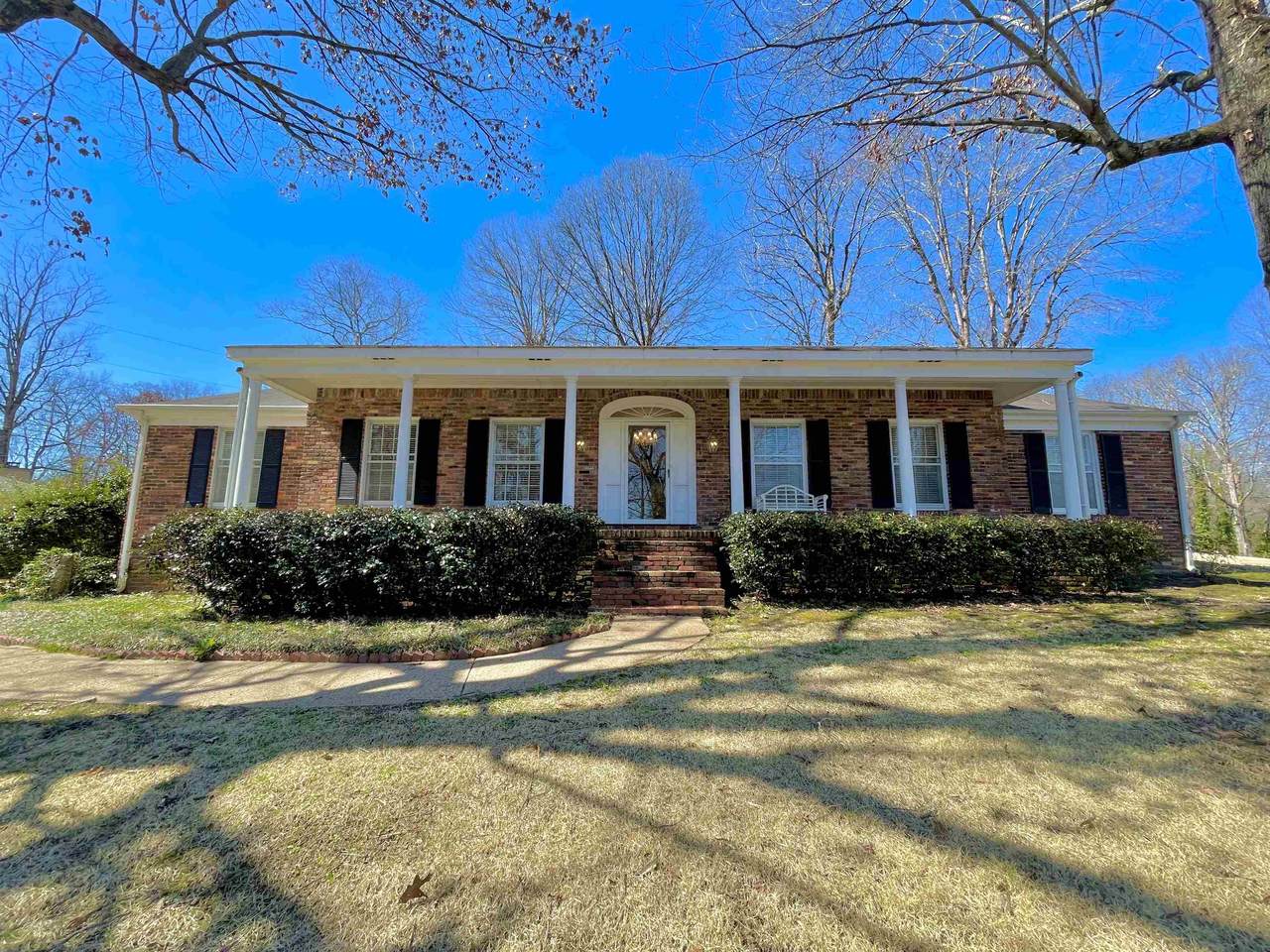 201 Colonial Dr - Photo 1