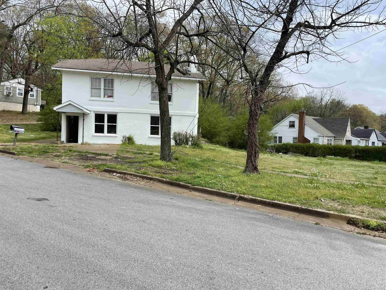 528 Royal Ave - Photo 1