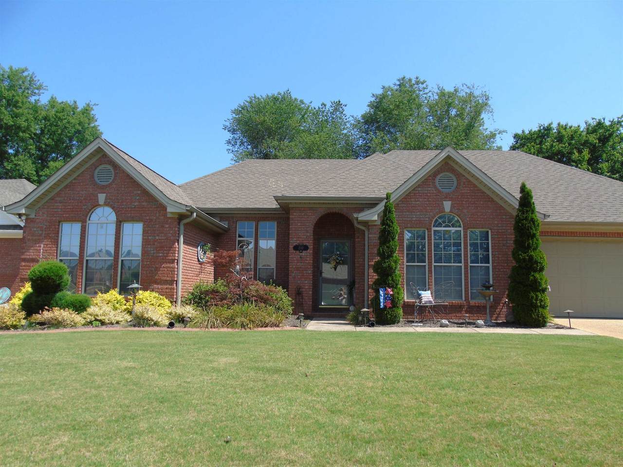 232 Woodcrest Dr - Photo 1