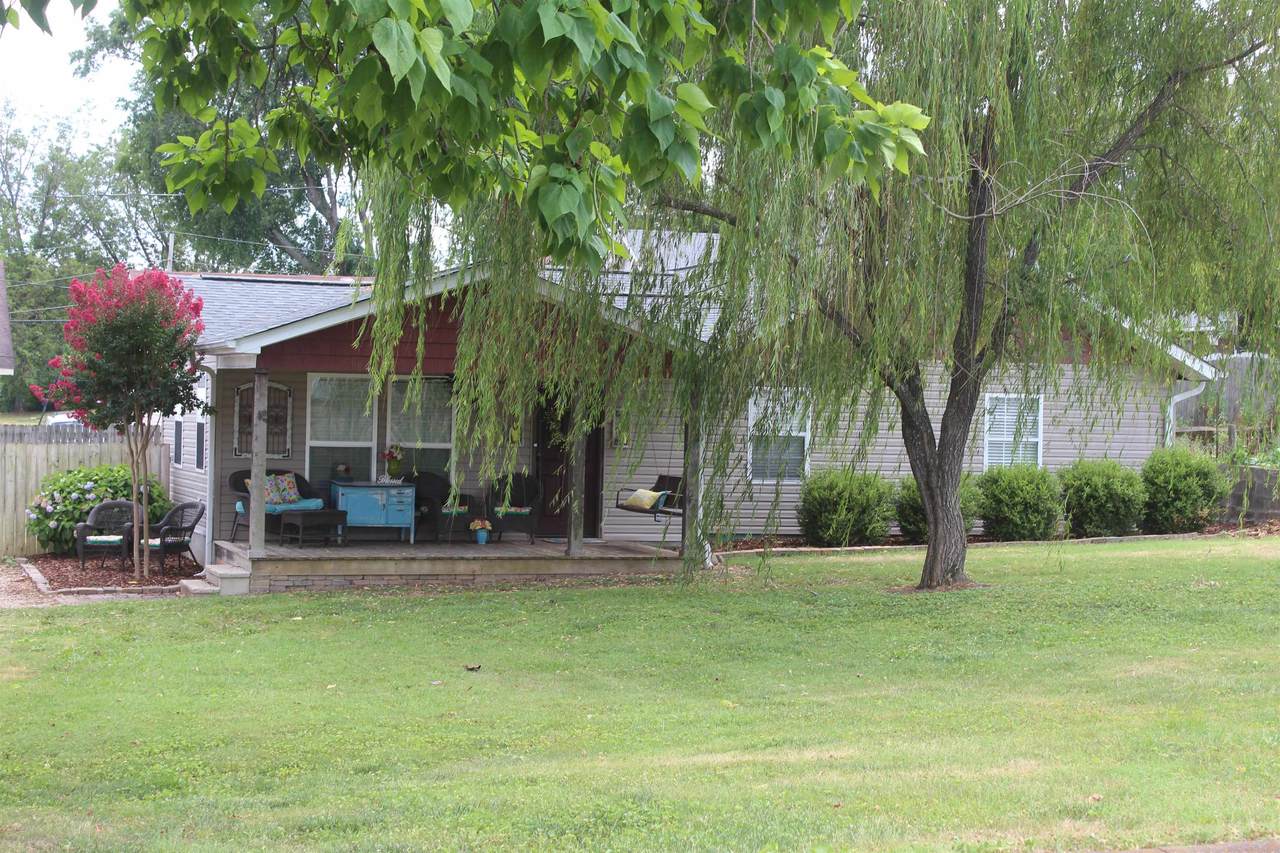303 5th St - Photo 1