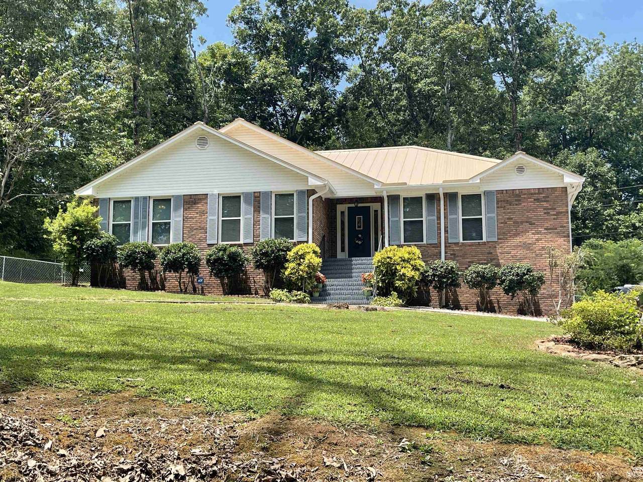 121 Ashmore Cir - Photo 1