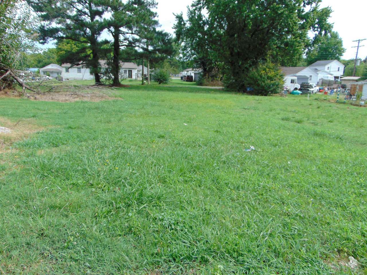 519 Thompson St - Photo 1
