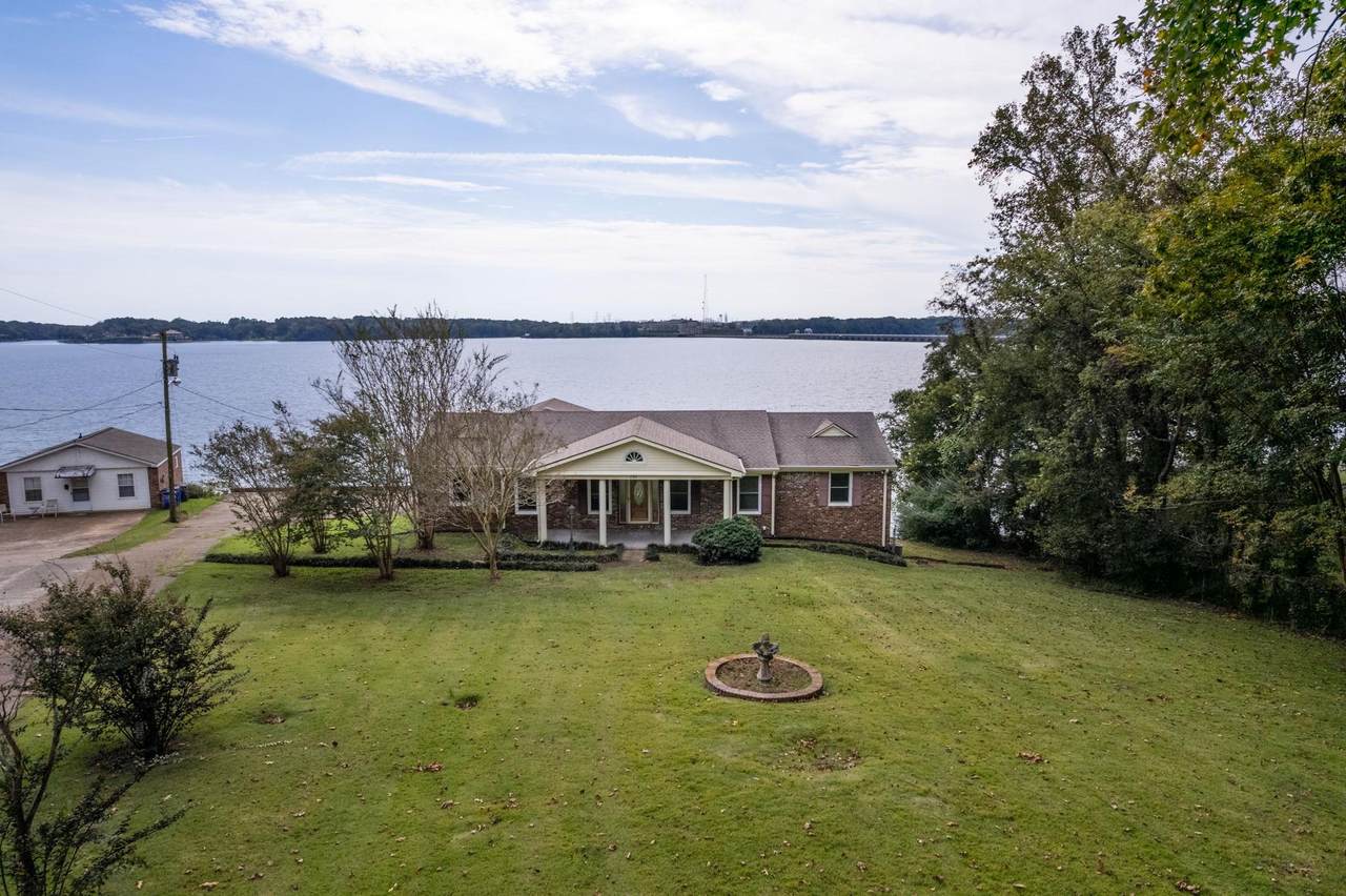 753 Lakeside Dr - Photo 1