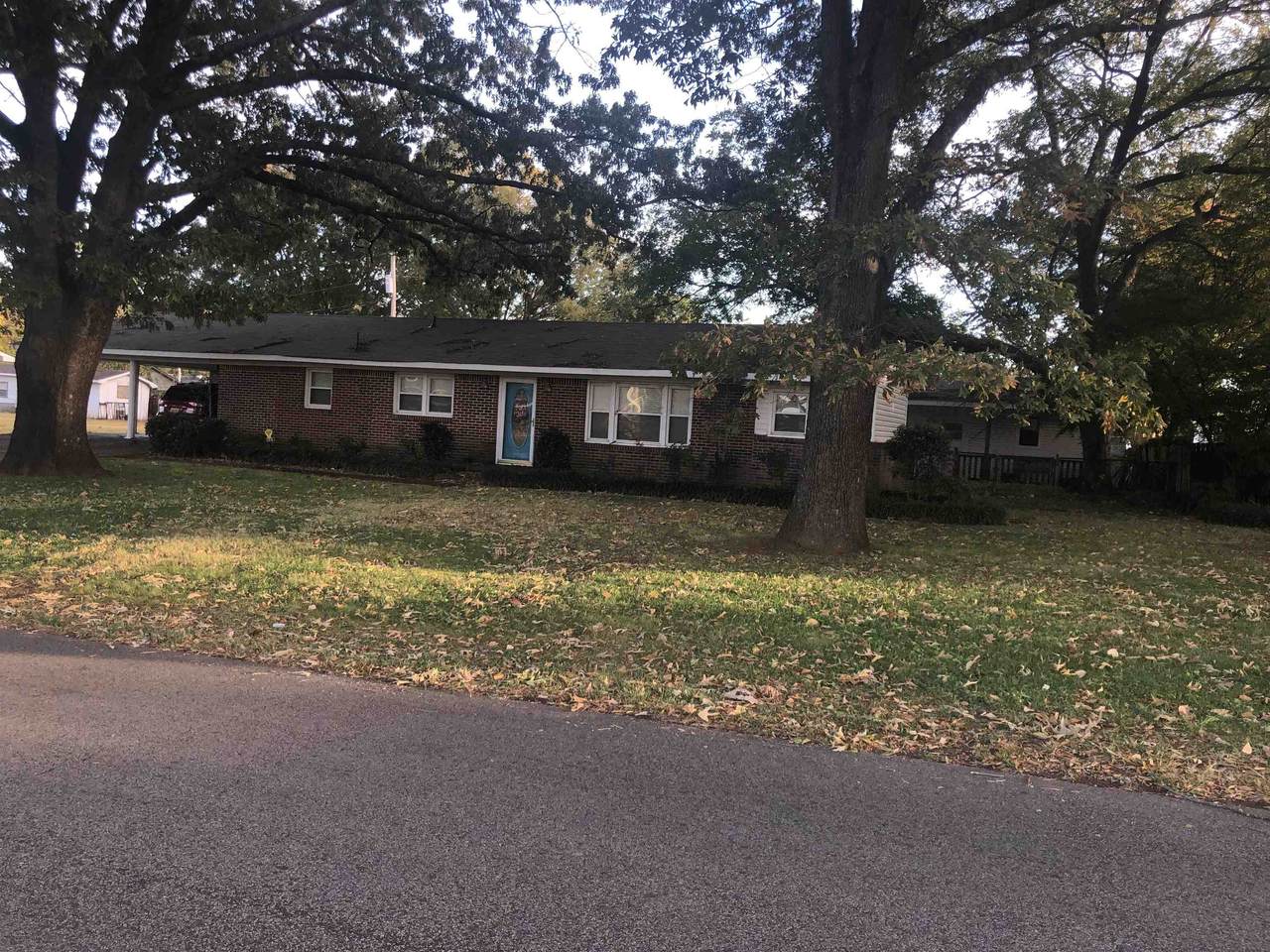 606 Tuxedo Ave - Photo 1