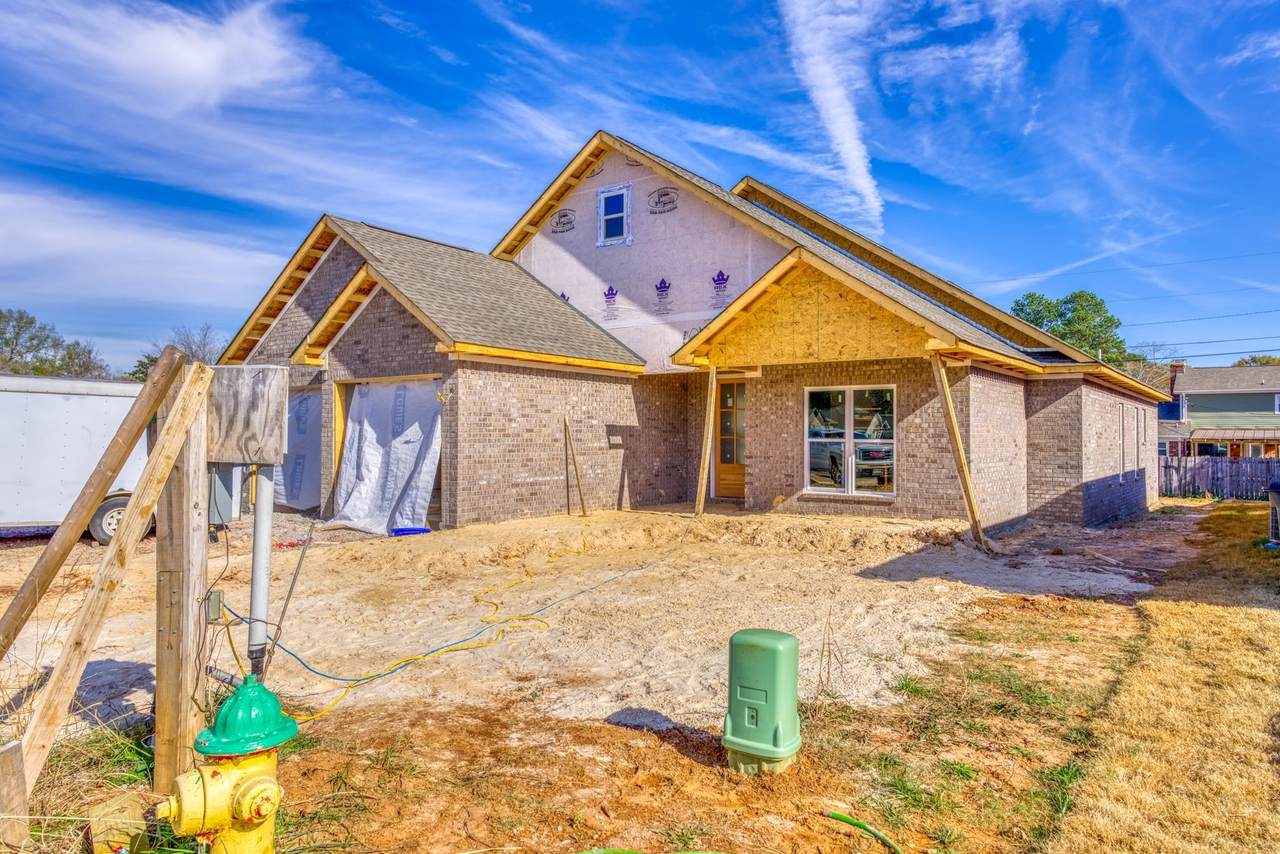 252 Camelot Way - Photo 1