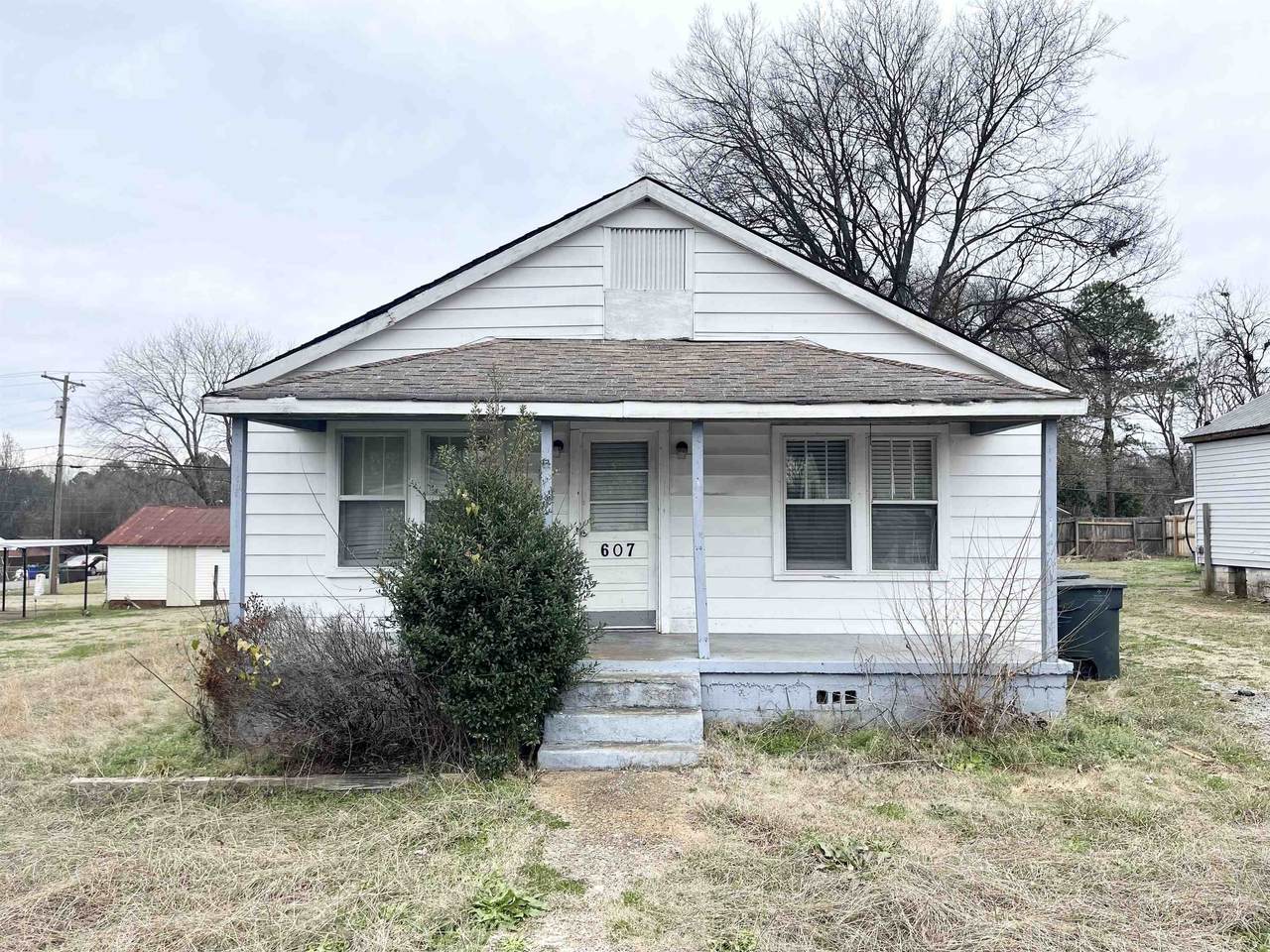 607 Martha Ave - Photo 1