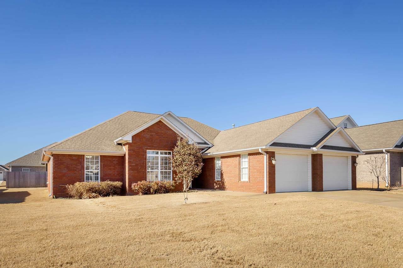 241 Camelot Way - Photo 1