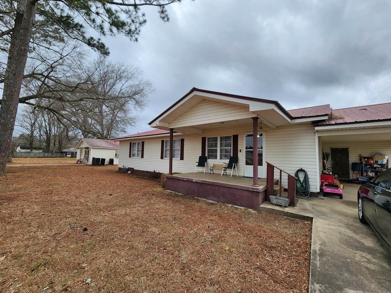 205 Laurel Ln - Photo 1