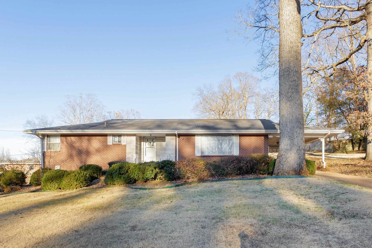 1908 Lakewood Dr - Photo 1