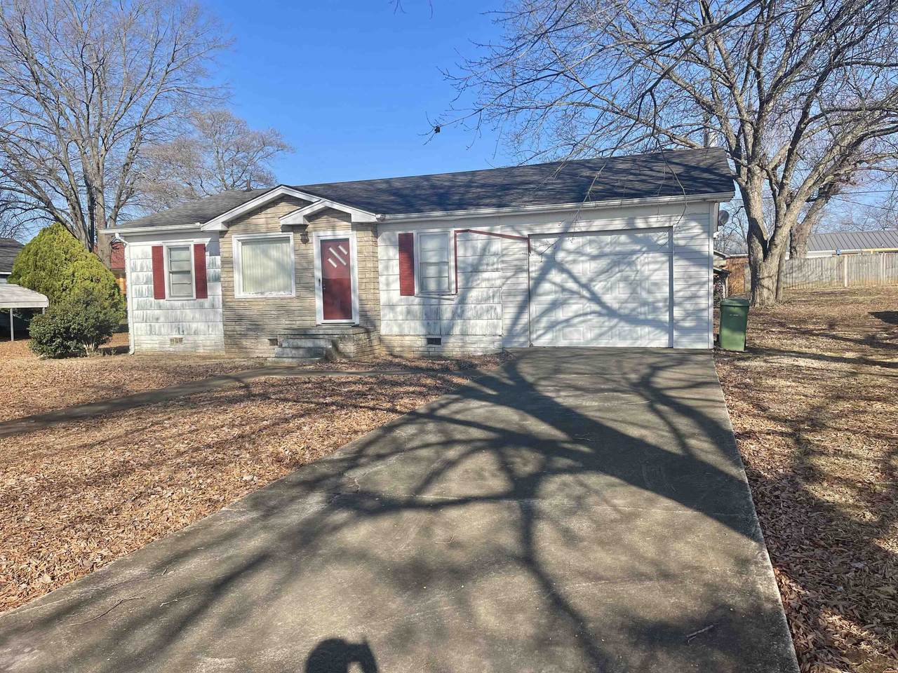 609 Hill Ave - Photo 1