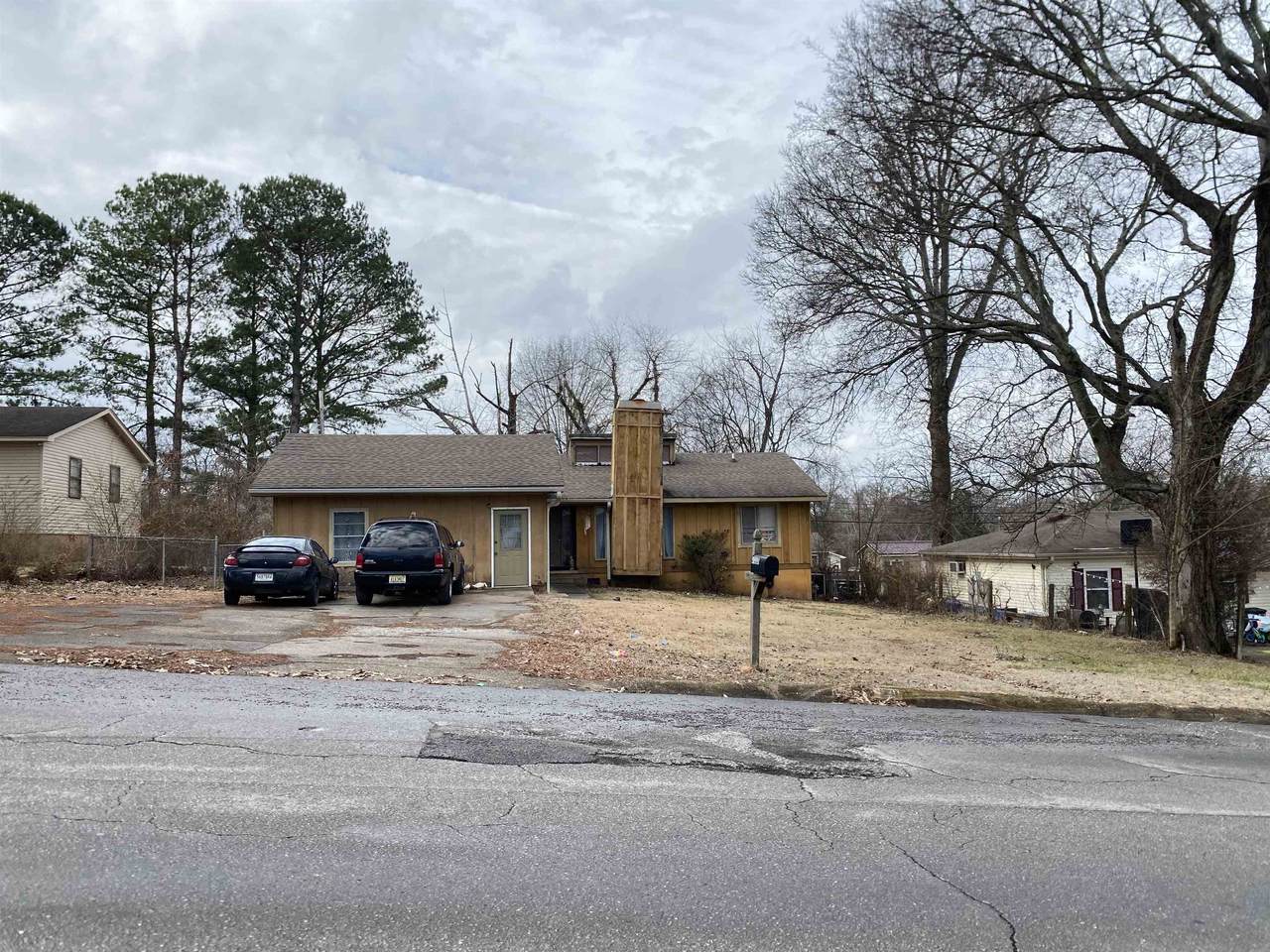 409 Broadway St - Photo 1