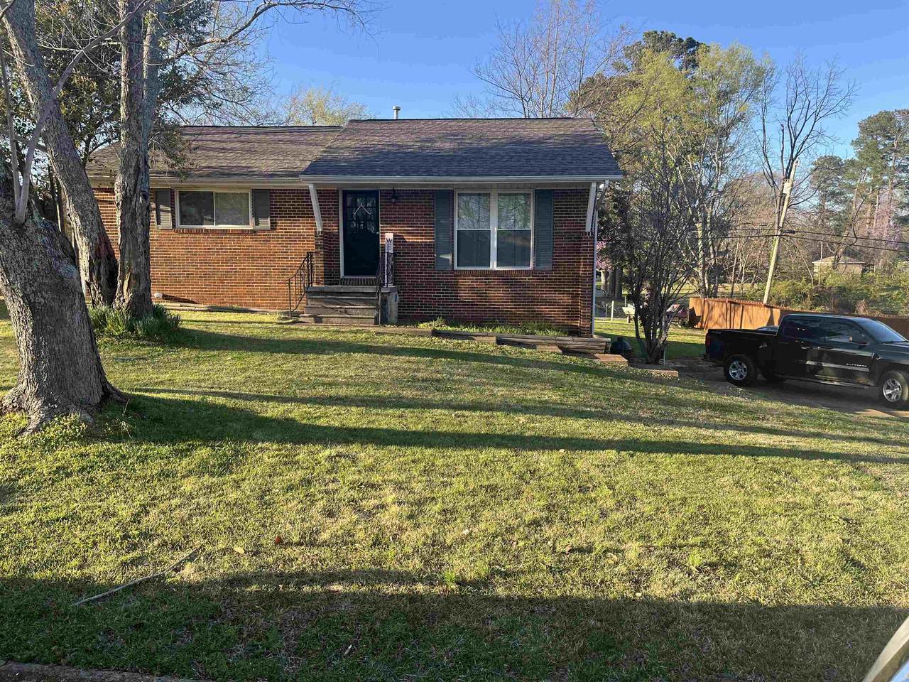 302 Pamplin Ave, Florence, AL 35633 (MLS 515463) MarMac Real Estate