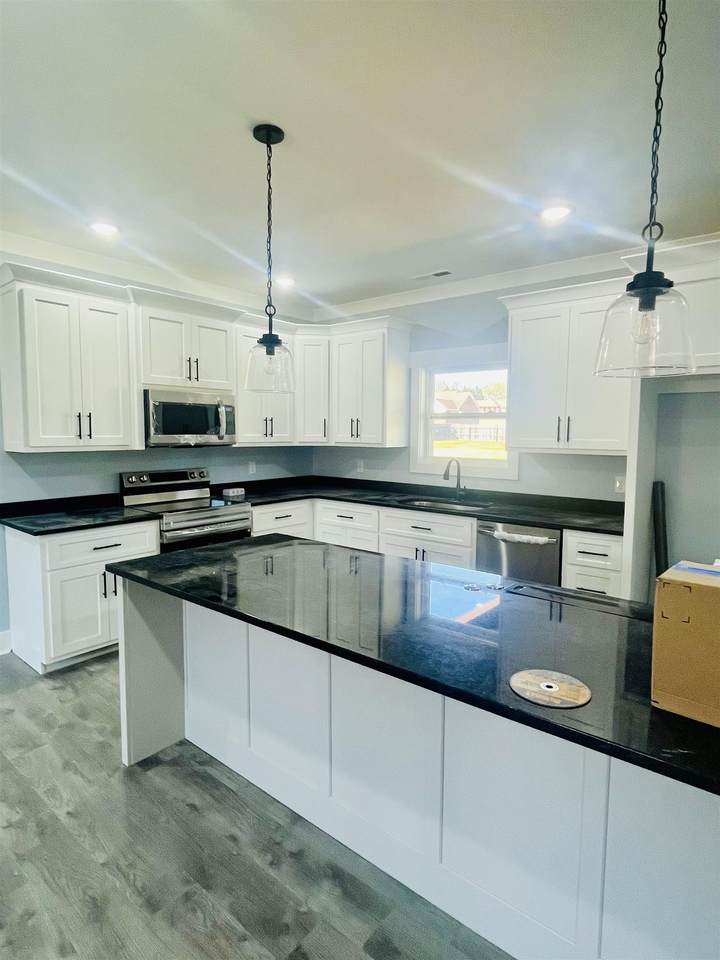 665 Cloverleaf Cir, Killen, AL 35645 (MLS 515637) MarMac Real Estate