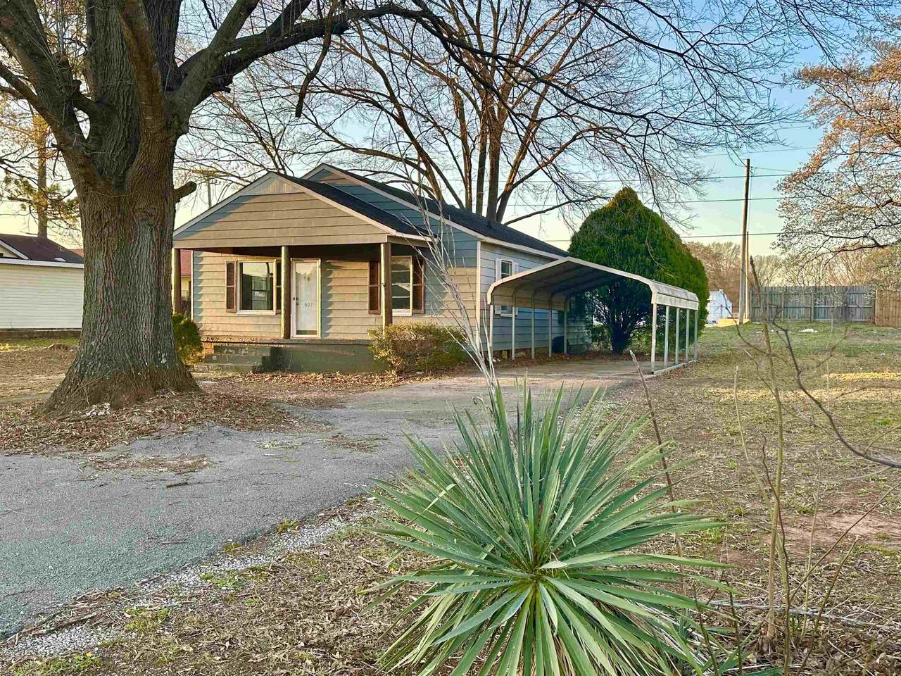 607 Hill Ave - Photo 1