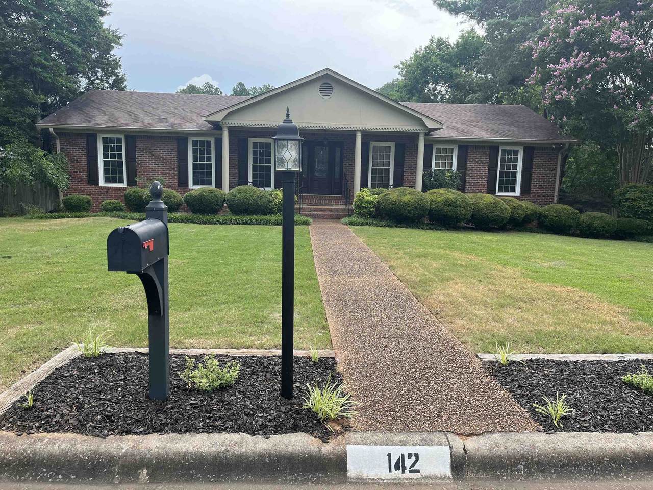 142 Cedarcrest Dr - Photo 1