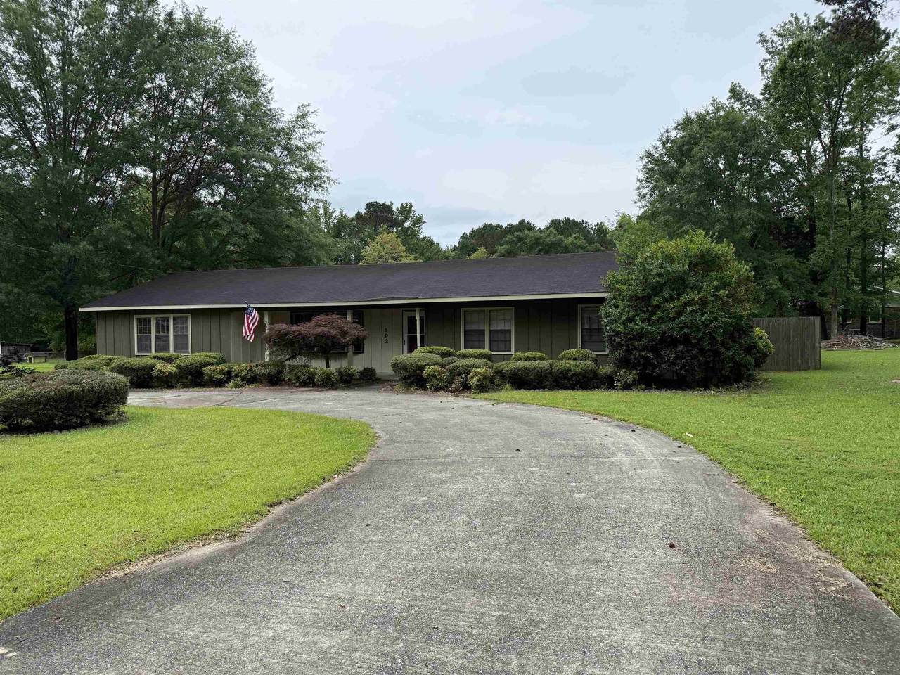 902 Ashworth St - Photo 1