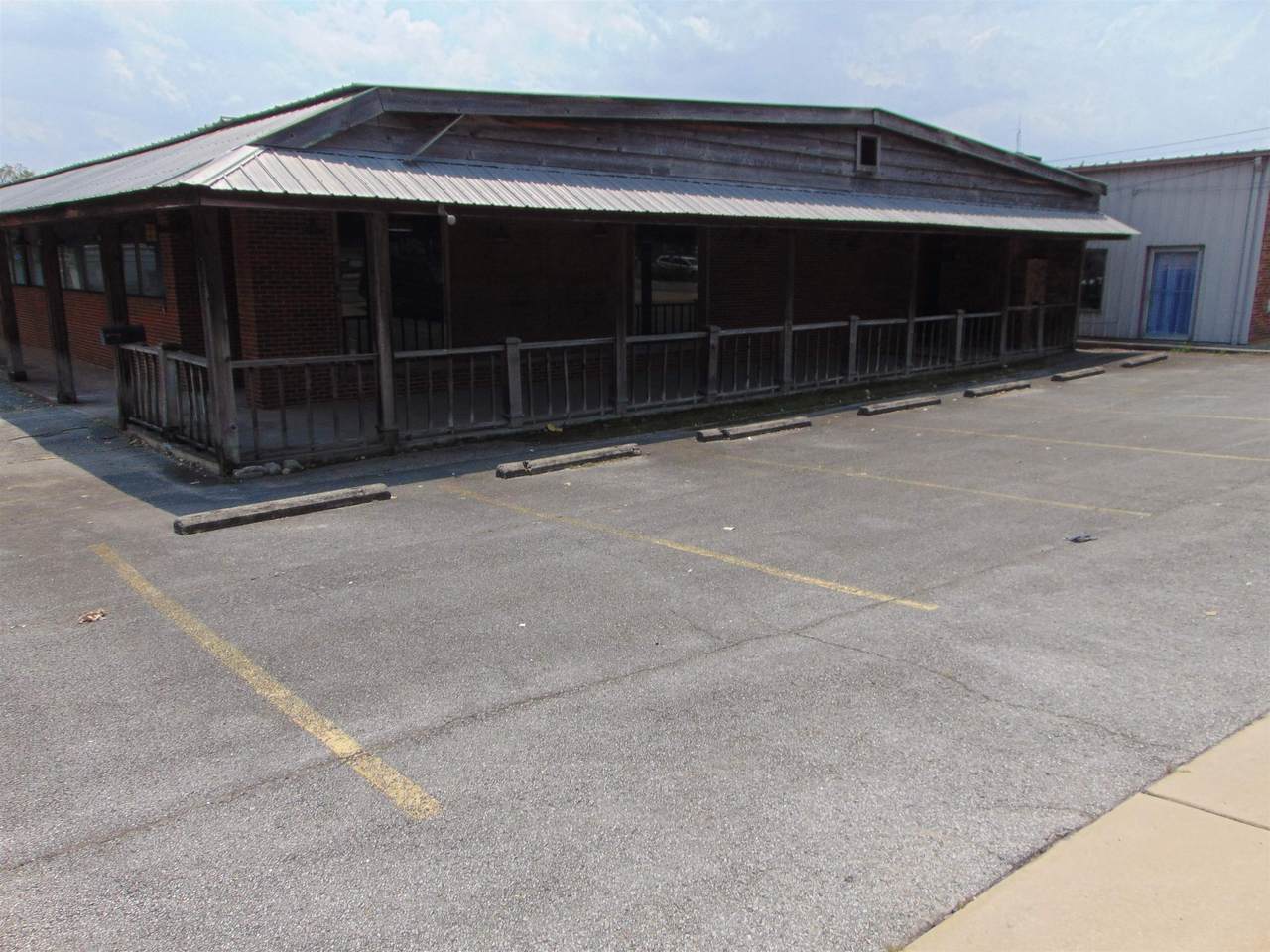 1700 Lee St - Photo 1