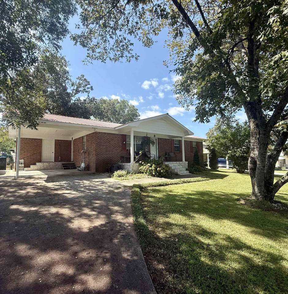 1518 Logan St - Photo 1