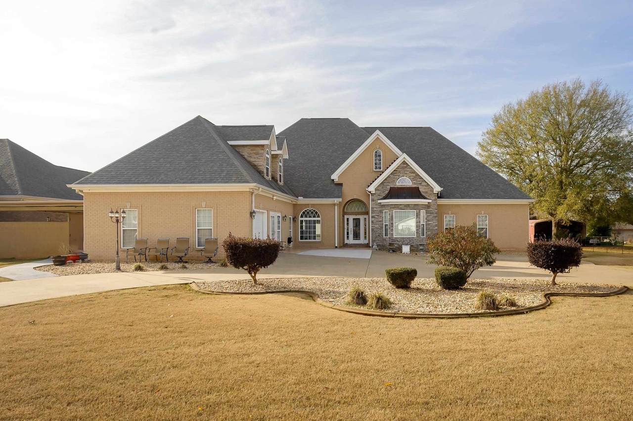 889 Blake Dr - Photo 1