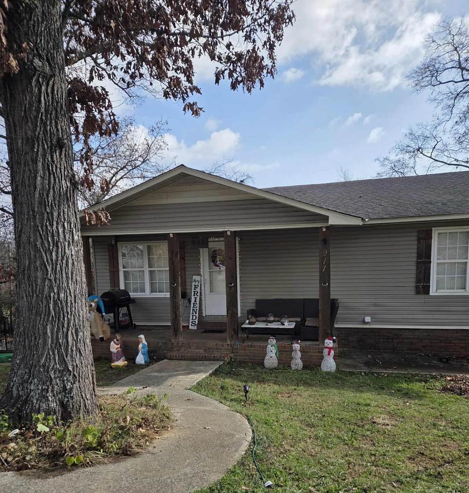 911 Madison St - Photo 1