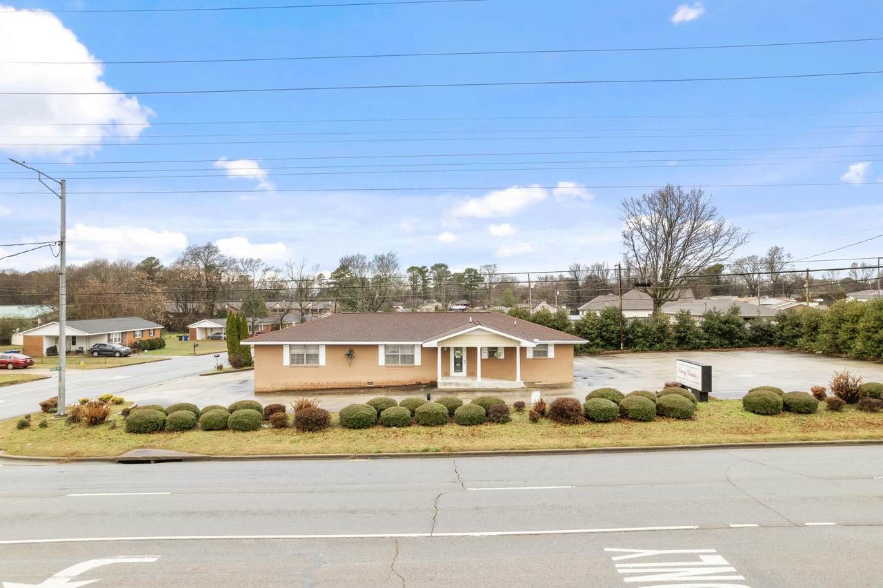 2501 Darby Dr - Photo 1