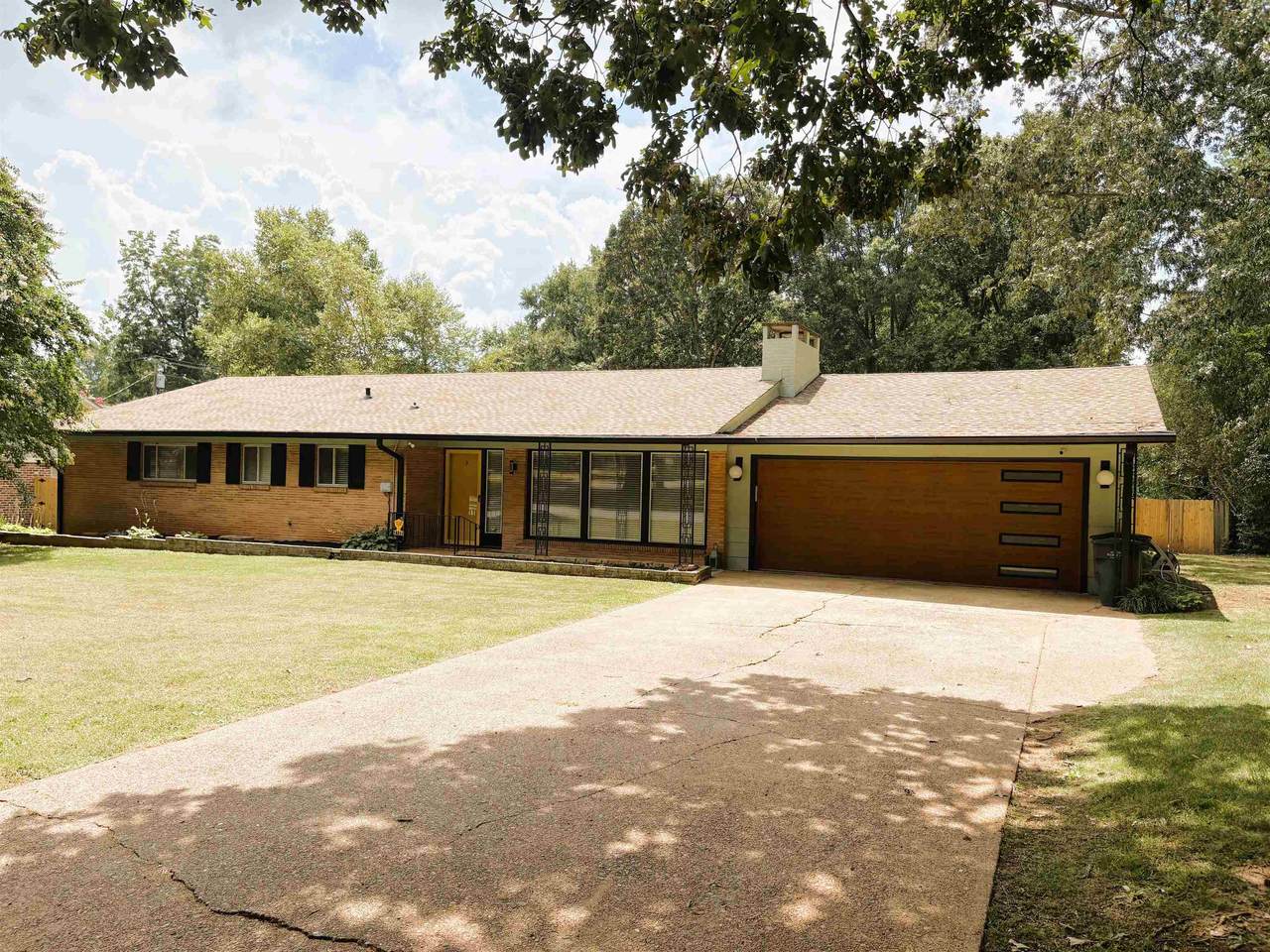 2132 Chickasaw Dr - Photo 1