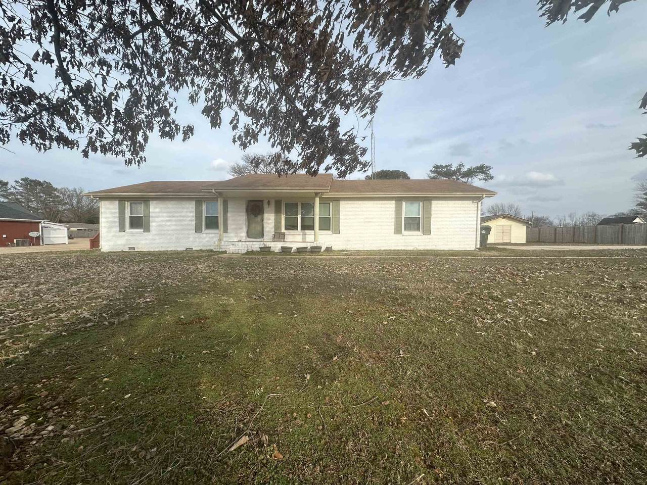 690 Blake Dr - Photo 1
