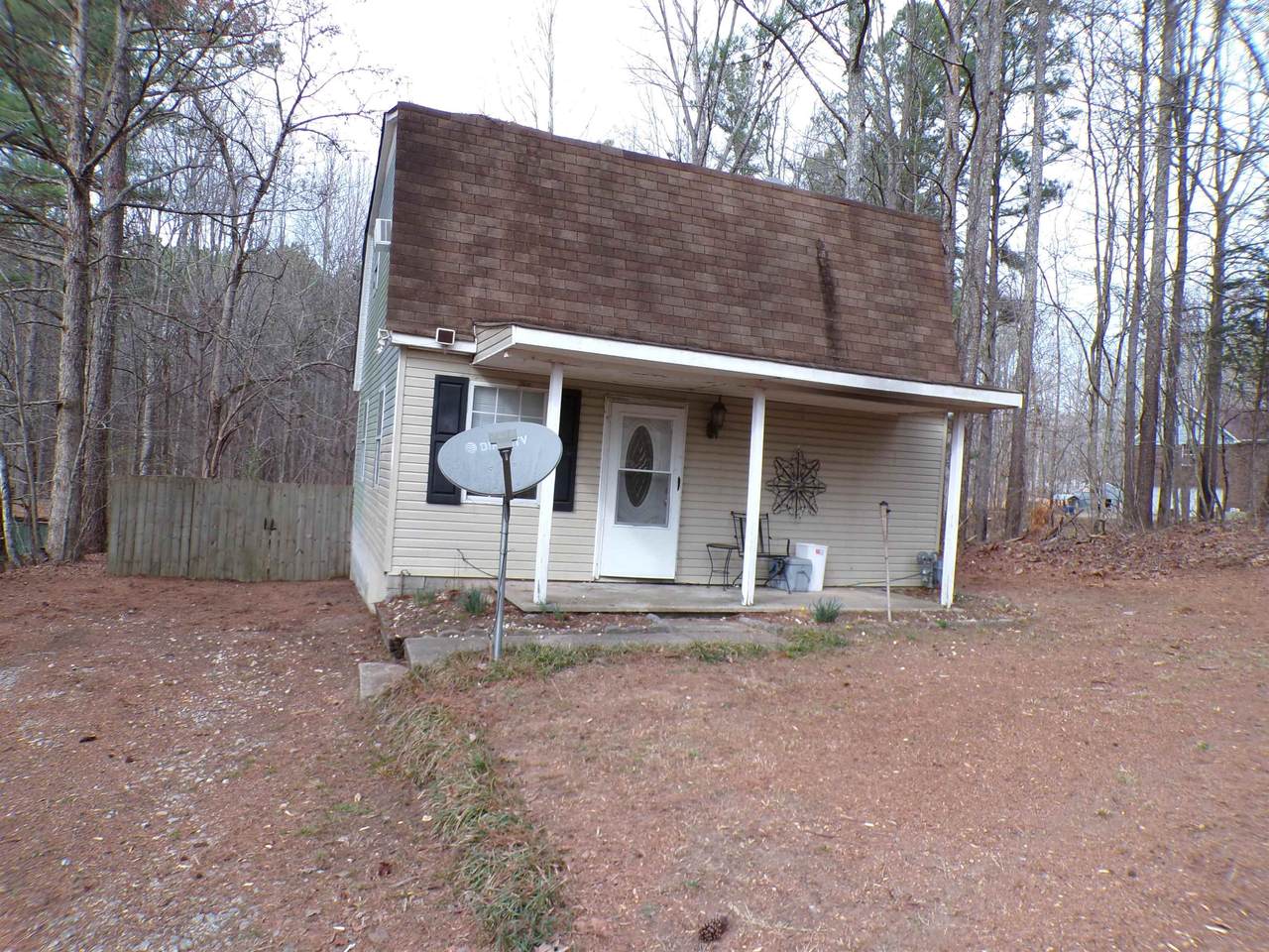 145 Eastman St - Photo 1